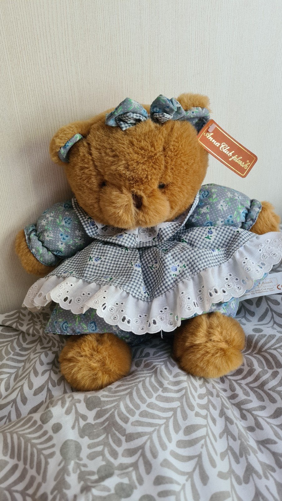 “Anna Club Plush 1995 – compleet met label, Overige karakters, Beer, Ophalen of Verzenden, Zo goed als nieuw