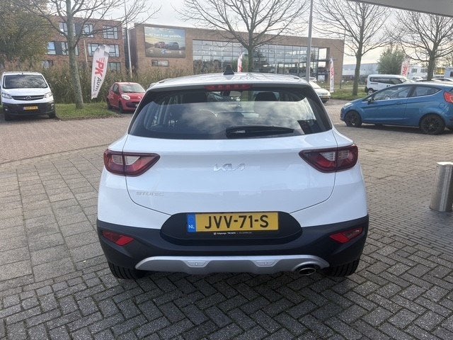 Kia Stonic 1.0 T-GDi MHEV DynamicPlusLine | Navi | Camera |, Auto's, Wit, Bedrijf, 19 km/l, 3 cilinders
