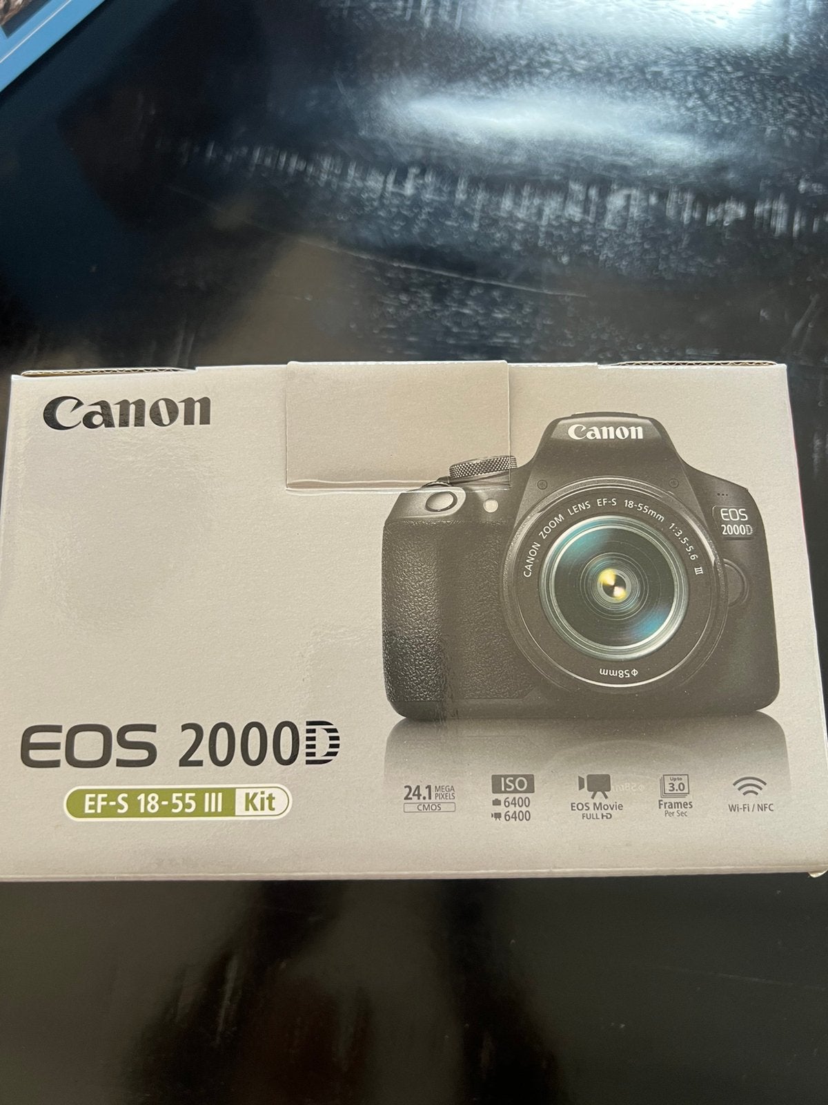 Canon EOS 2000D met accessoires, Gebruikt, Lensdop, Canon, Ophalen of Verzenden