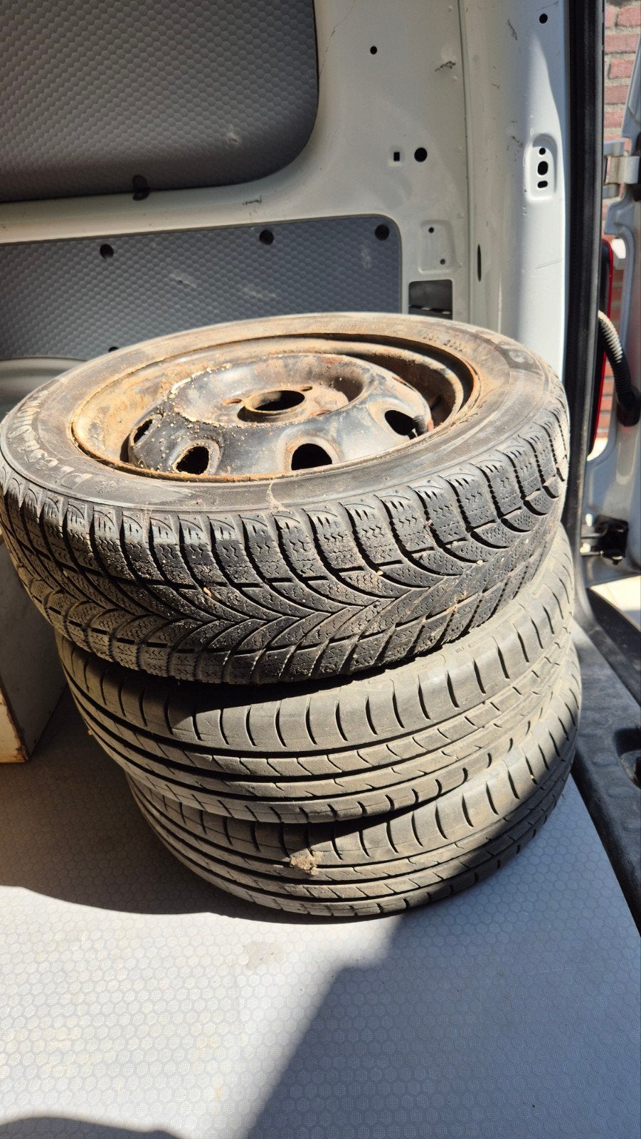 3x 155/65R13 banden (1x met velg, 2x zonder velg), Ophalen, Gebruikt