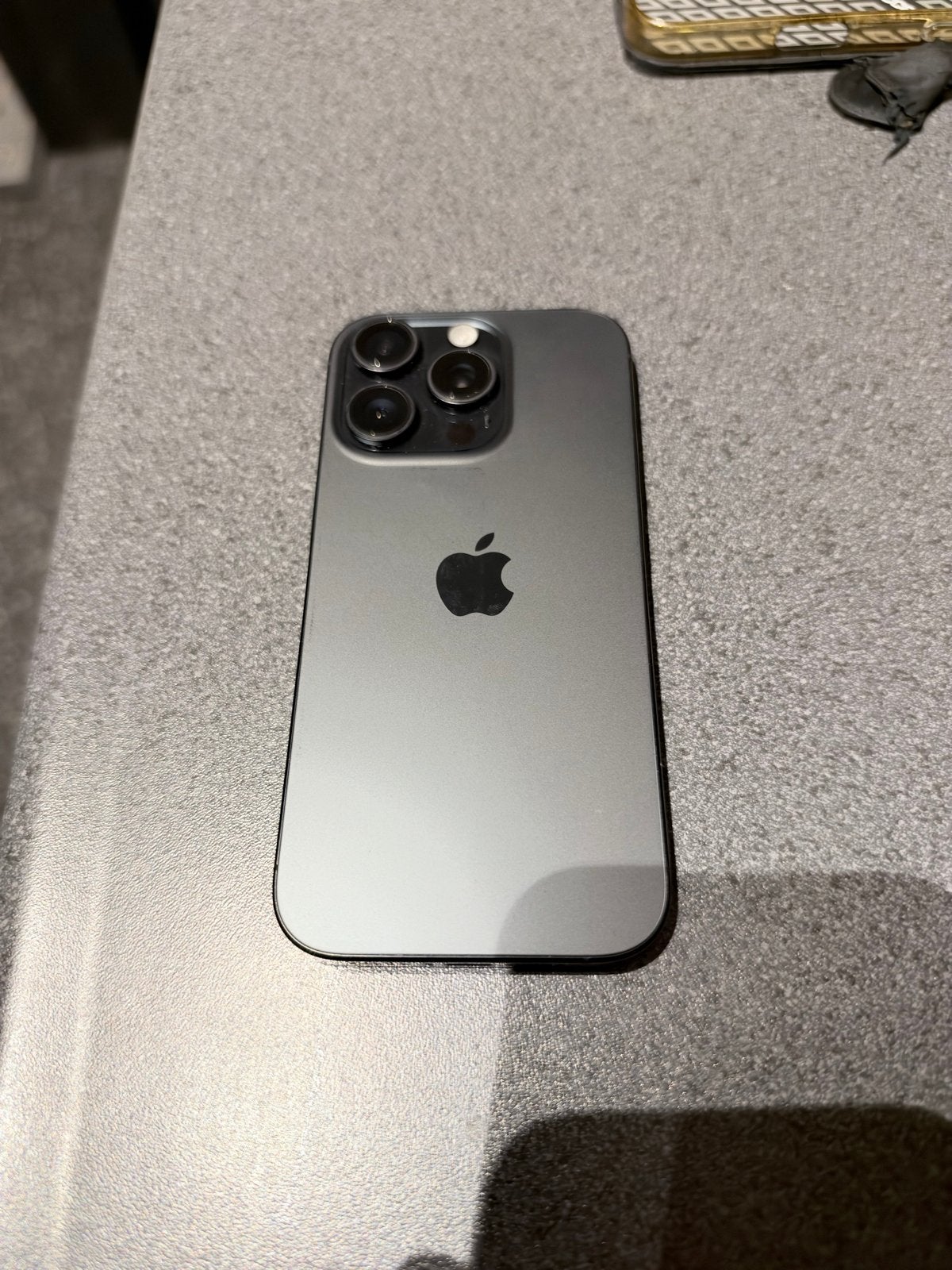 Foto 3 van Apple iPhone 16 Pro 128GB Black Titanium