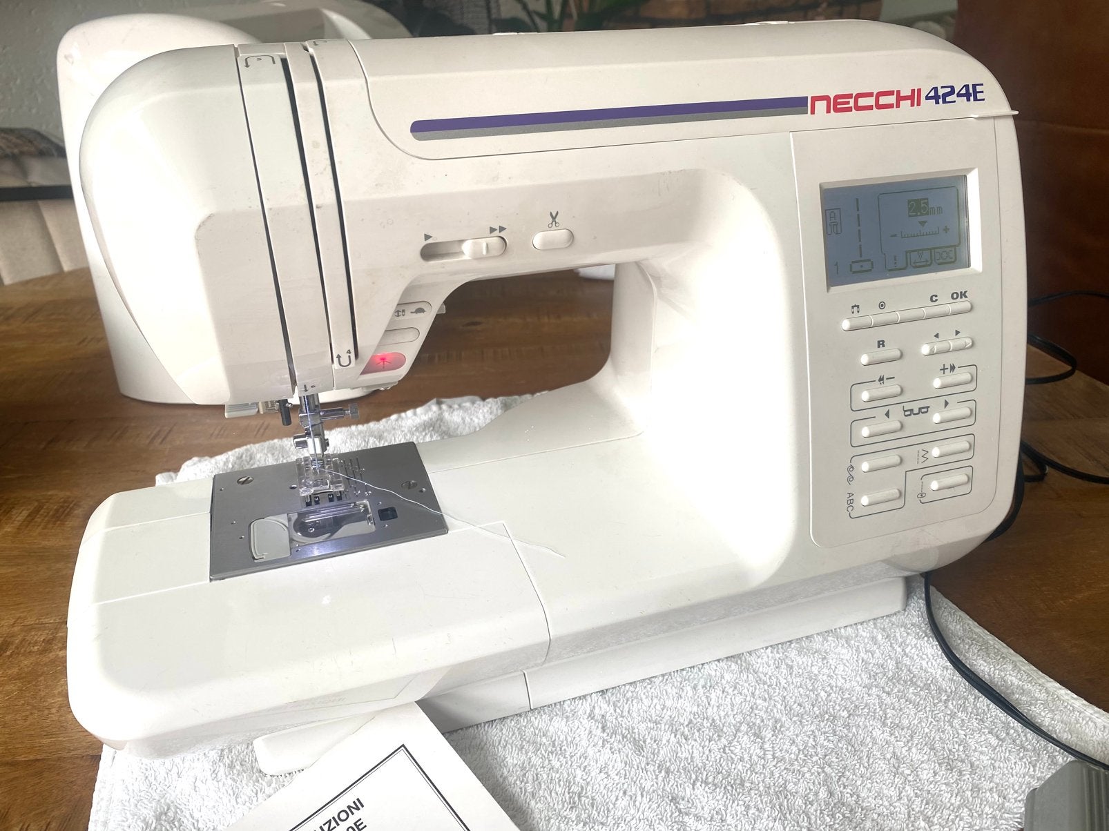 Necchi N424E elektronische naaimachine, Ophalen of Verzenden, Zo goed als nieuw, Naaimachine, Overige merken