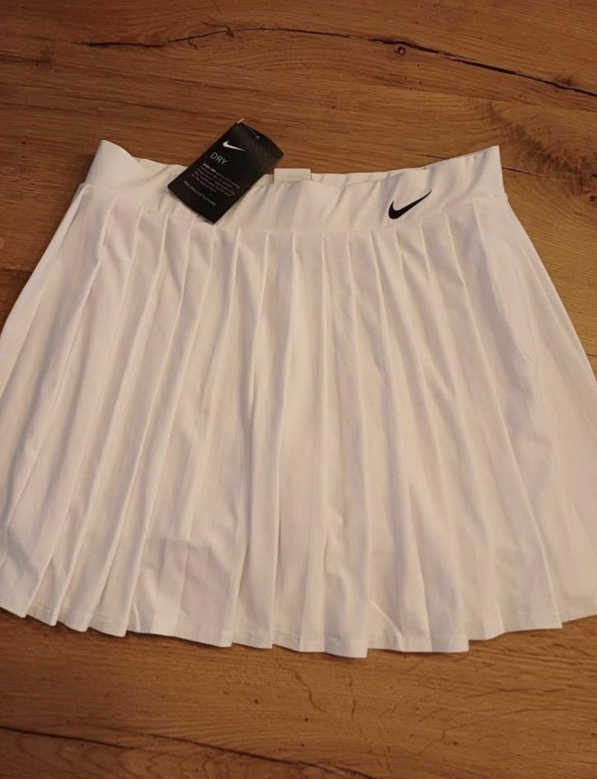 Nike Dry Fit Tennis Rokje/broekje Wit Nieuw met kaartjes, Sport en Fitness, Nike, L1, Nieuw, Ophalen of Verzenden