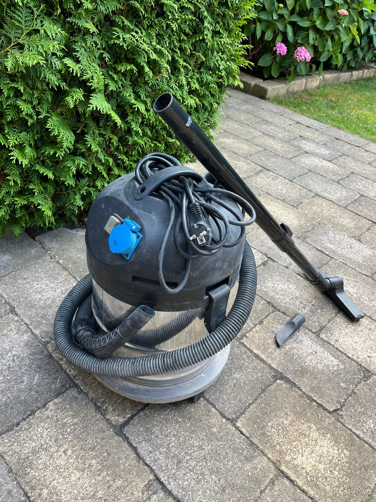 Bouwstofzuiger 1400W met stopcontact, Ophalen, Gebruikt