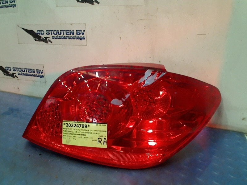 Achterlicht Rechts Peugeot 307 (3A/C/D) 2006 557674B, Auto-onderdelen, Kontakt-peugeot@peugeot.com, Gebruikt, Peugeot Deutschland GmbH