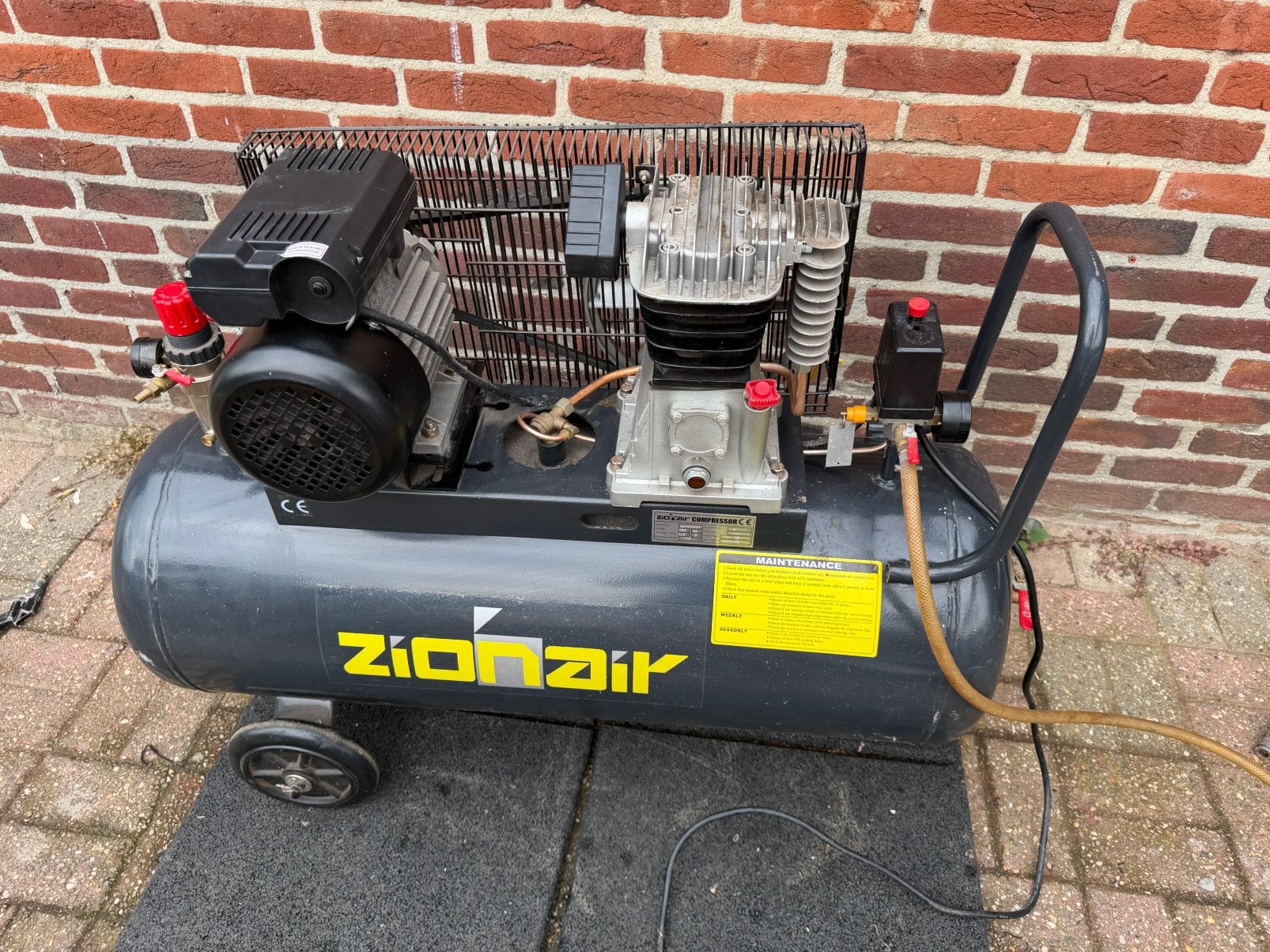 100L compressor, 25 tot 100 liter, Ophalen, Zo goed als nieuw, 200 tot 400 liter/min