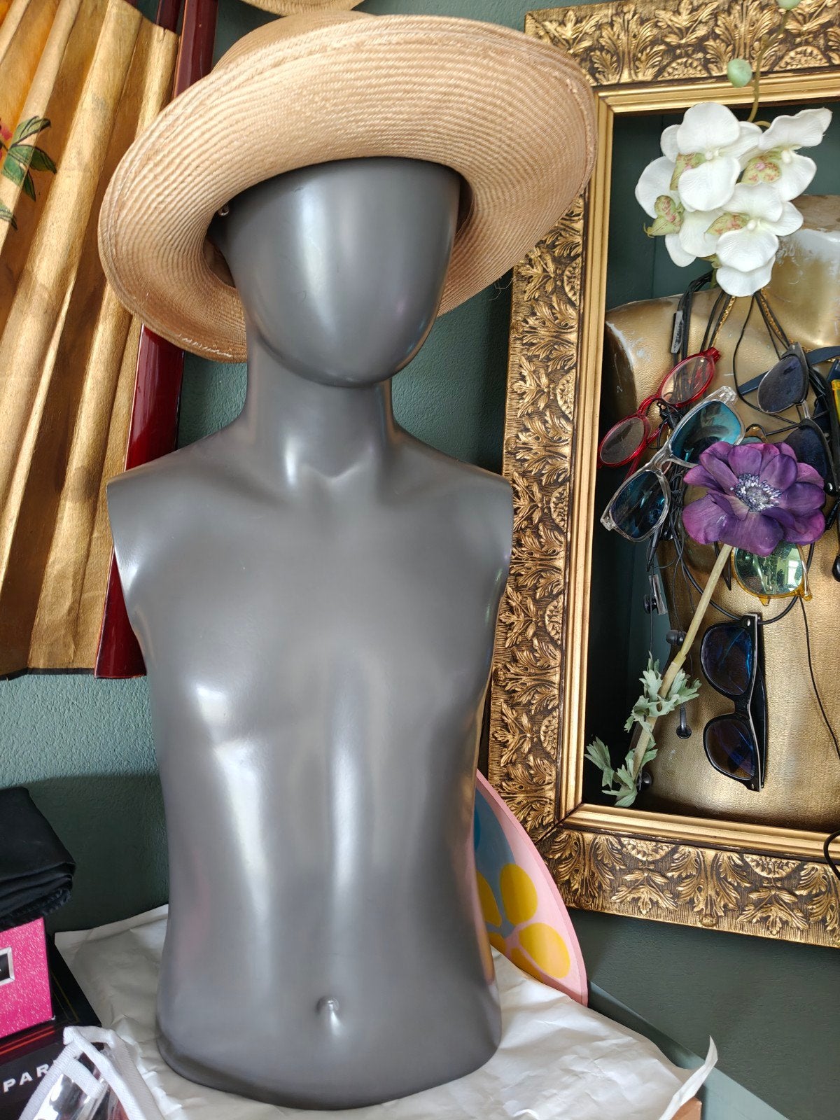 Buste van kind / Etalage pop, Ophalen