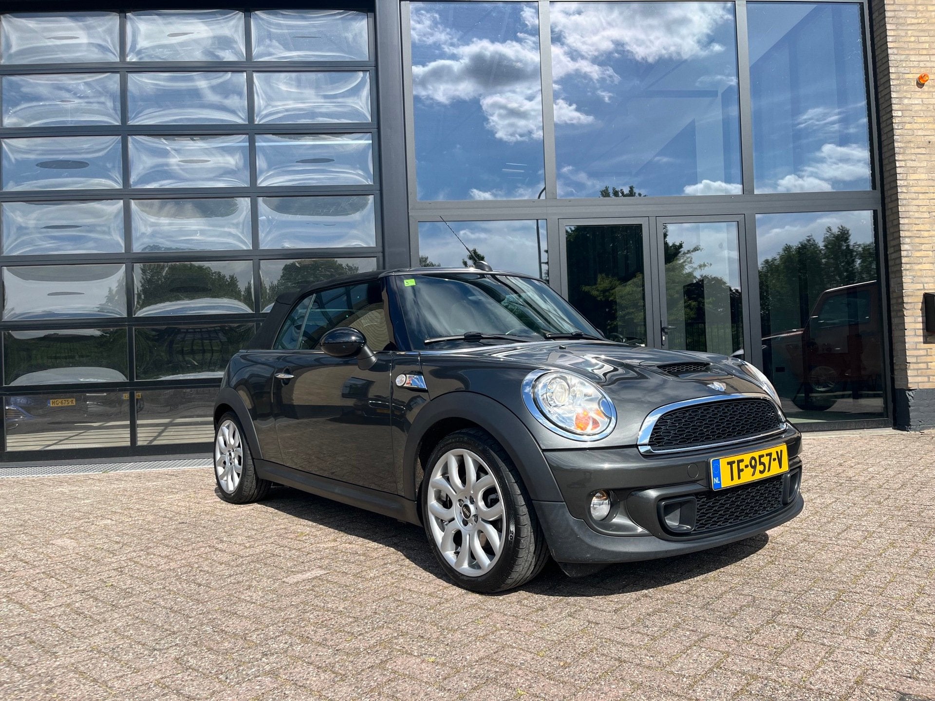 Mini Mini Cabrio 1.6 Cooper S Chili, Leer, Navi , 184 pk !, Auto's, Voorwielaandrijving, Euro 5, Gebruikt, Zwart