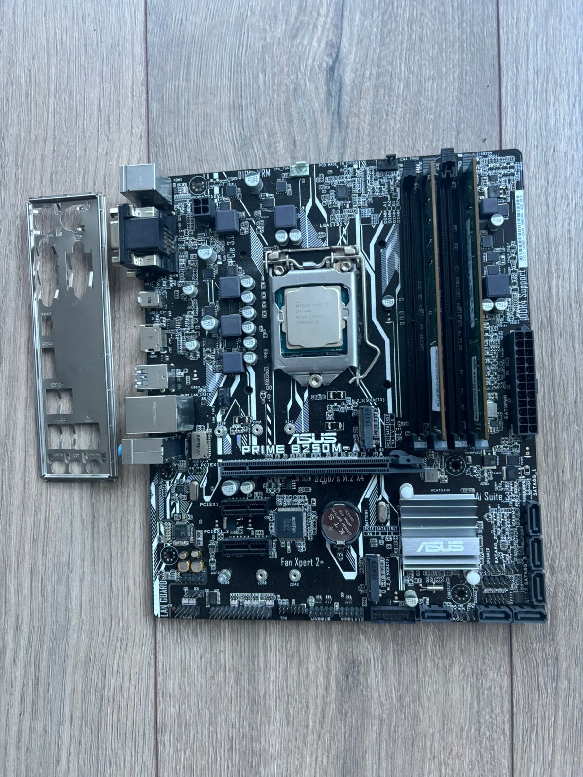 Asus Prime B250M + intel Core i7 7700K + 16 GB DDR4, Computers en Software, Moederborden, Ophalen of Verzenden, Gebruikt, DDR4