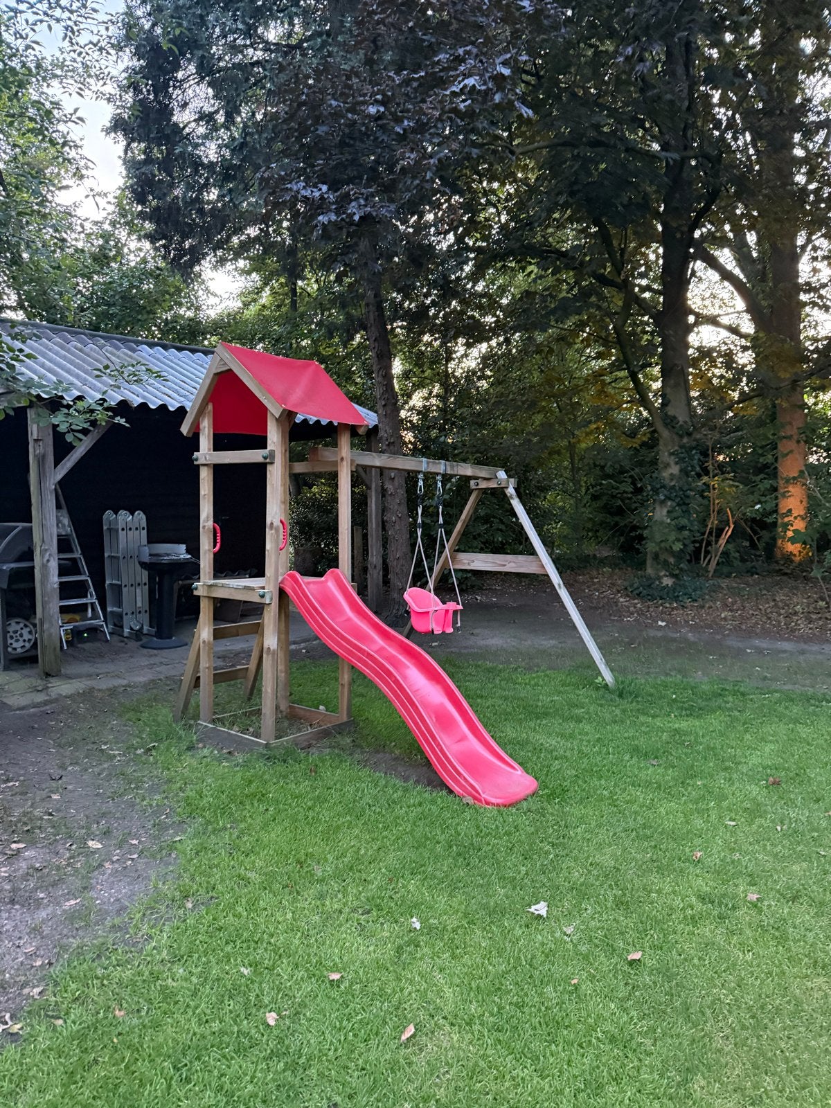 Houten speeltoestel met glijbaan en schommel, Ophalen, Gebruikt, Glijbaan