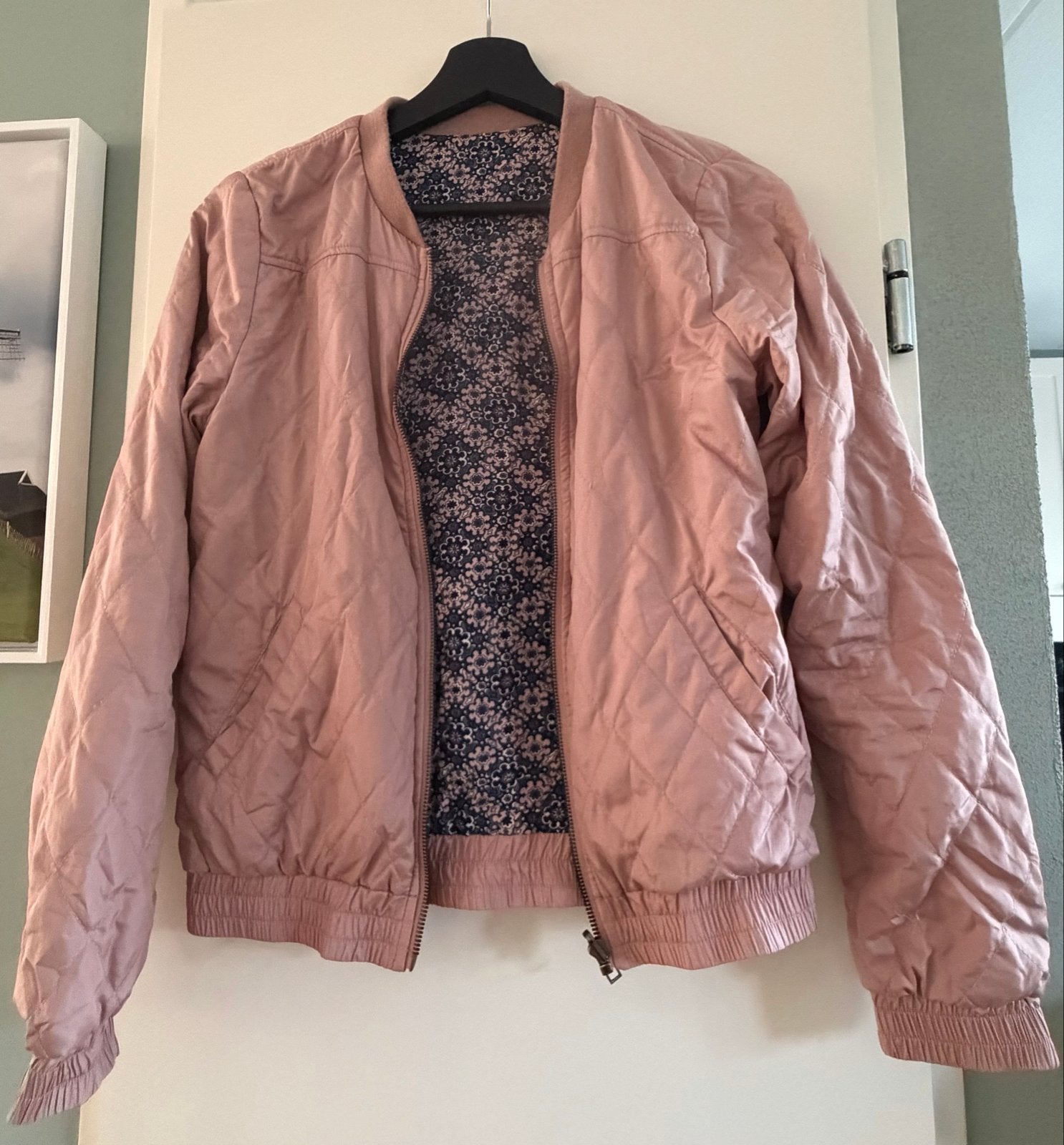 ONLY omkeerbaar bomberjack - roze/geprint, maat S, Kleding | Dames, Ophalen of Verzenden, Gedragen, Maat 36 (S), Roze