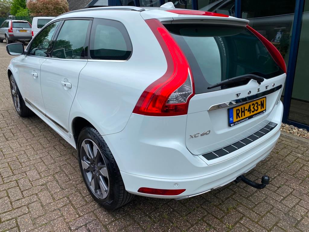 Volvo XC60 2.0 D4 FWD Ocean Race LEER / NAVI / PANO, Gebruikt, 4 cilinders, 1634 kg, Wit