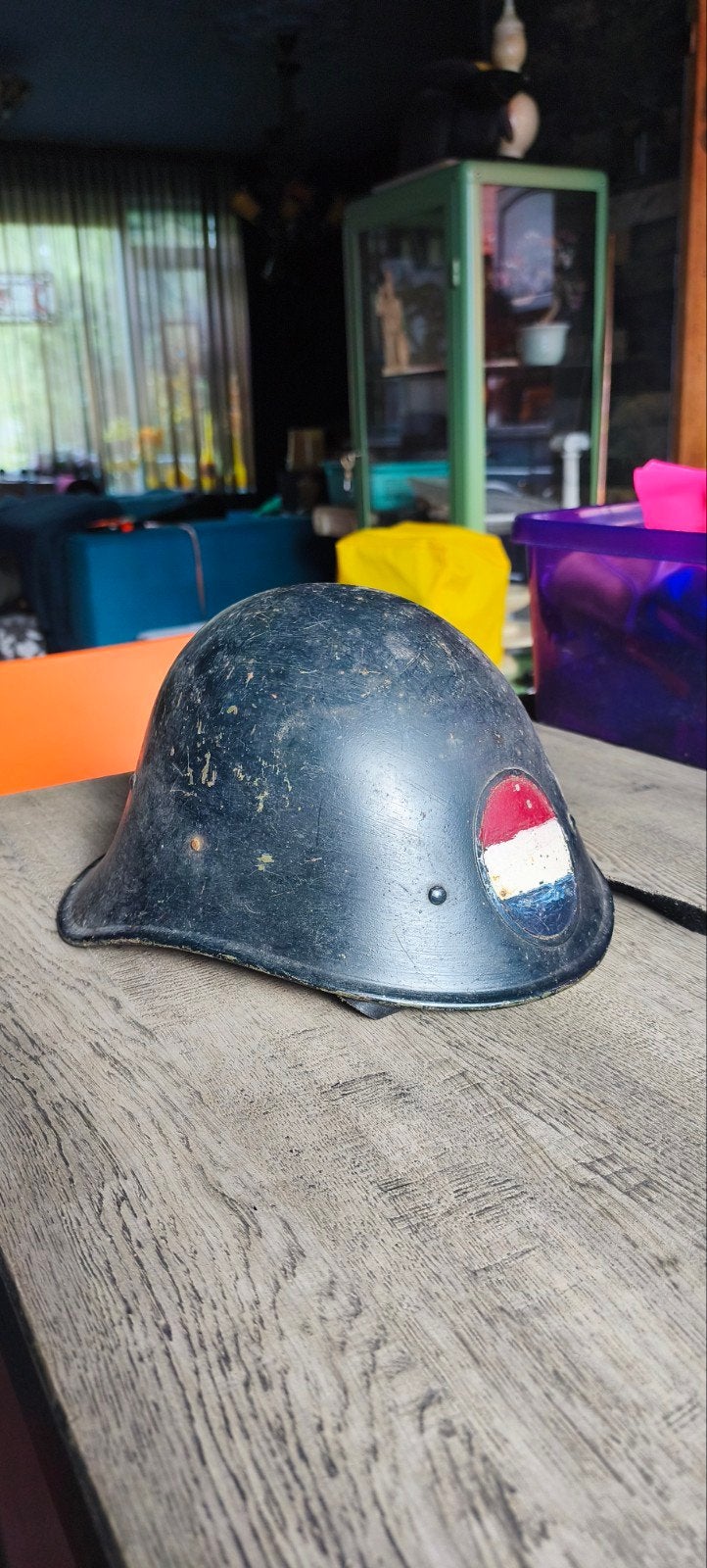 Nederlandse M34 Teno Legerhelm met Nationaal Embleem, Verzamelen, Militaria | Algemeen, Landmacht, Helm of Baret, Nederland, Ophalen of Verzenden