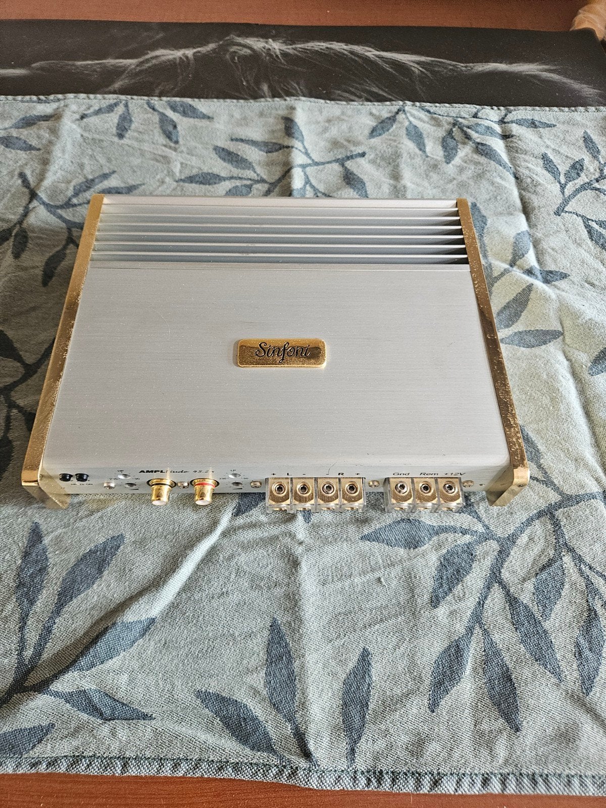 Sinfoni amplitude 45.2X, Auto diversen, Autospeakers, Ophalen of Verzenden, Gebruikt