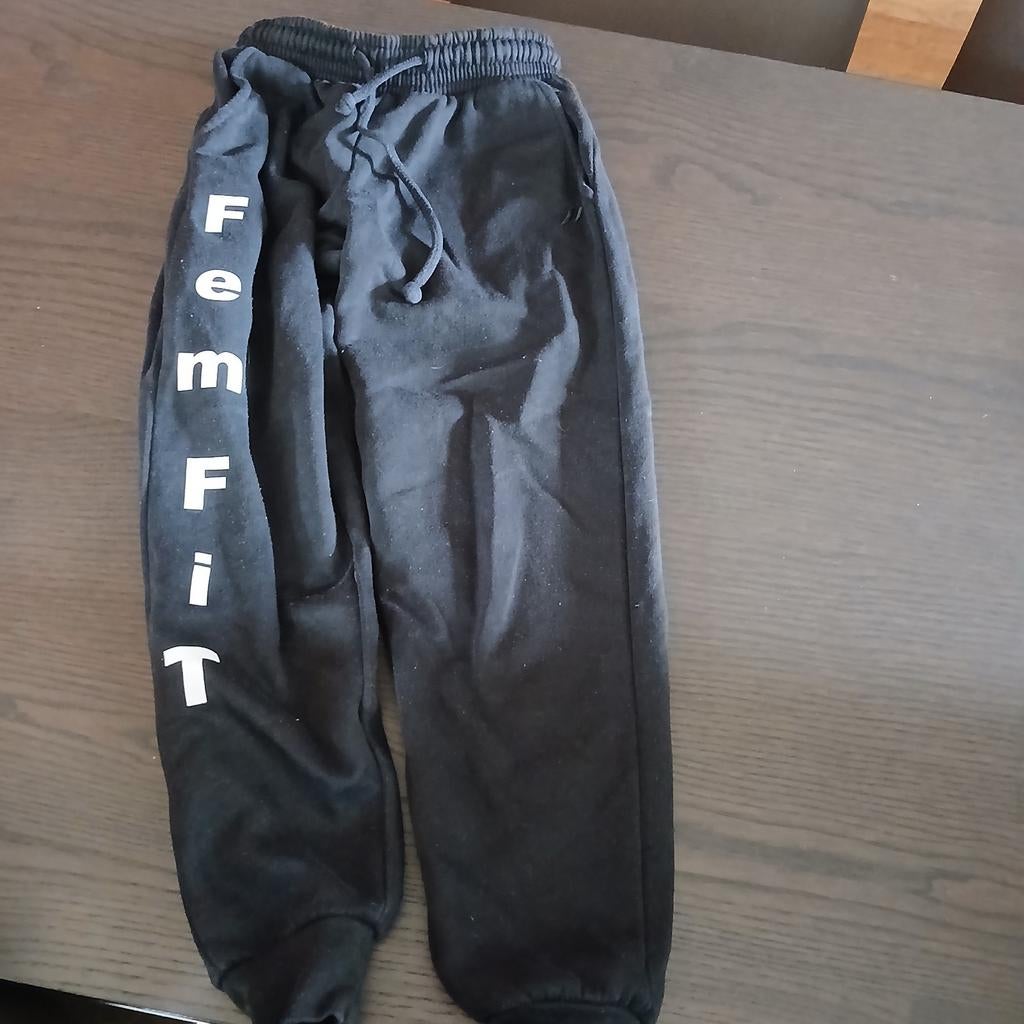 Zwarte joggingbroek maat 128 - klein prijsje, Broek, Gebruikt, Jongen of Meisje, Ophalen of Verzenden