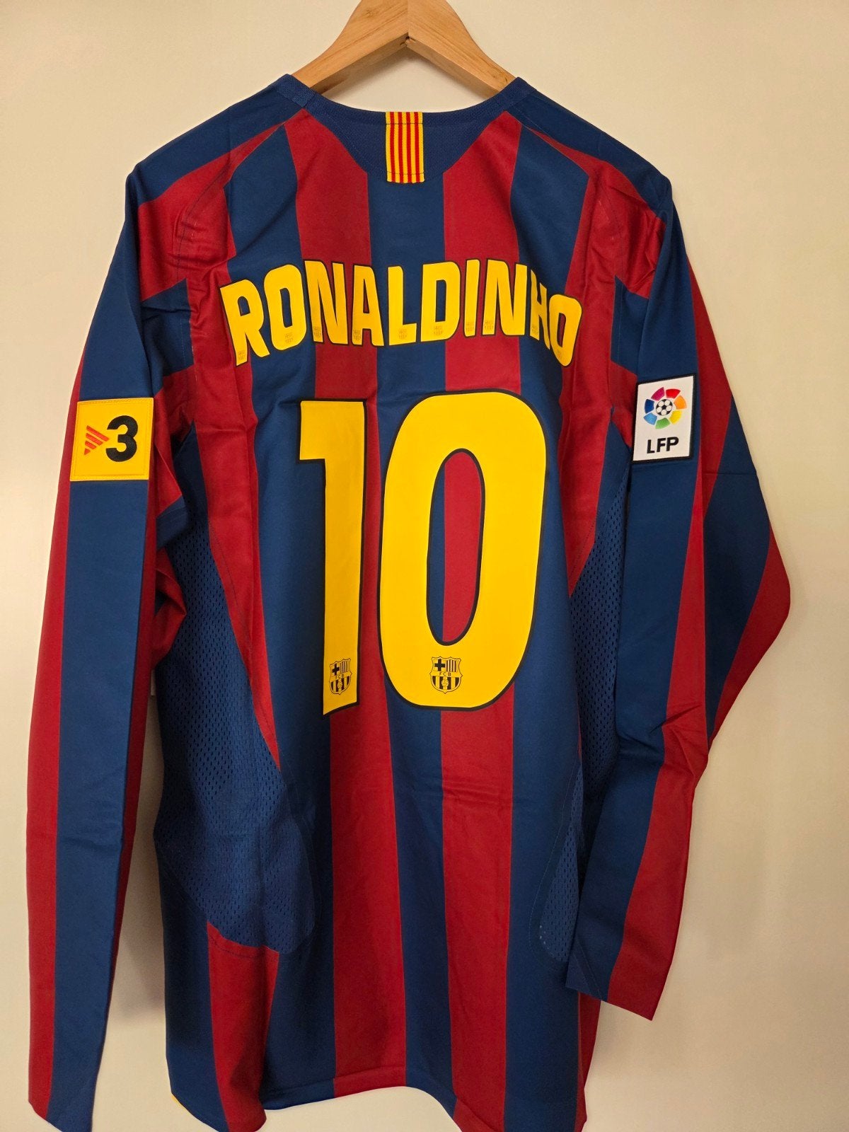 FC Barcelona Ronaldinho Thuisshirt 2004/05 Maat M, Sport en Fitness, Voetbal, Maat M, Ophalen of Verzenden, Nieuw, Shirt