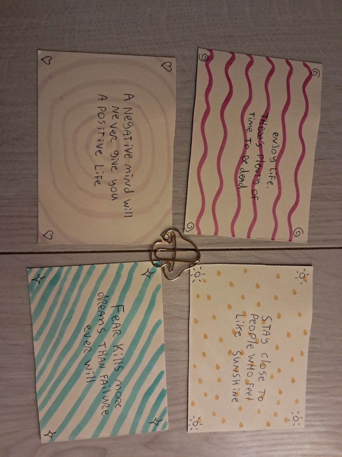 Handgemaakte inspiratiekaarten met motiverende quotes