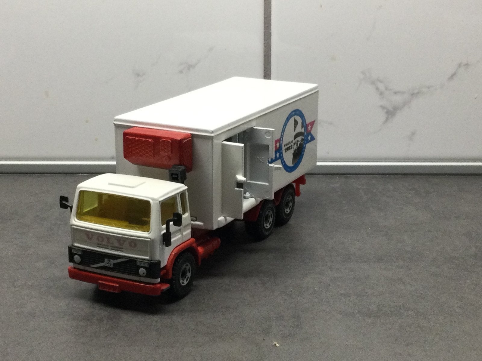 Siku Volvo f7, Ophalen of Verzenden, Zo goed als nieuw, Bus of Vrachtwagen, SIKU