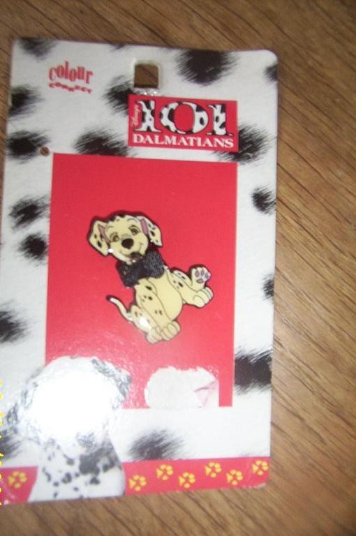 Disney 101 Dalmatiërs pin met kluif 4x2,5cm, Ophalen of Verzenden, Overige figuren, Nieuw, Beeldje of Figuurtje