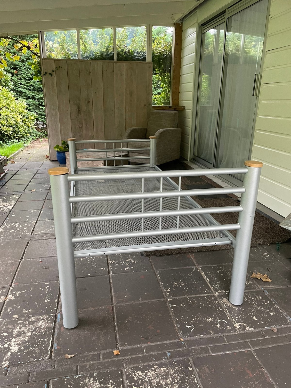 Één persoons bed buisframe met spiraalbodem, Ophalen, Gebruikt, 90 cm, Eenpersoons