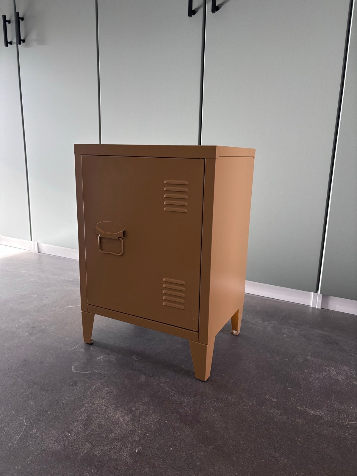 Nachtkastje - okergeel metaal - 57x40x30 cm, Ophalen, Minder dan 45 cm, Metaal of Aluminium, 55 tot 70 cm
