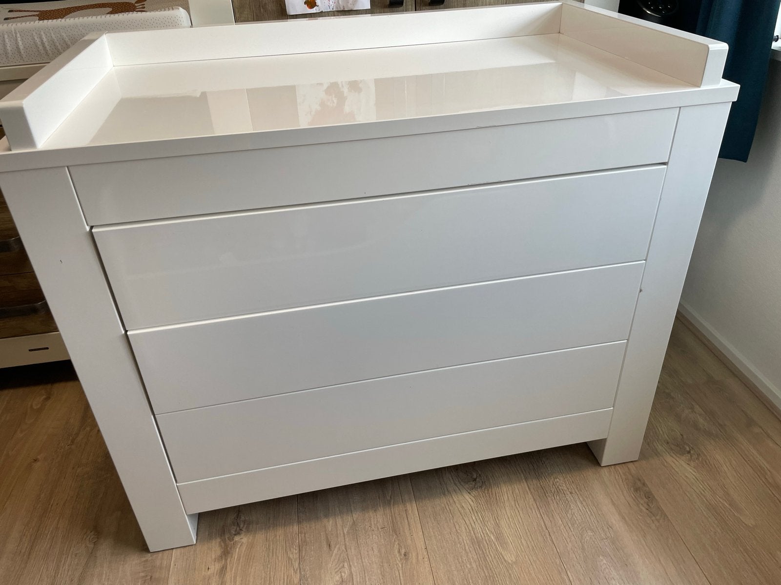 Kidsmill Alaska Commode - Stijlvol en Praktisch, Ophalen, 50 tot 70 cm, Opstaande rand, 100 cm of meer