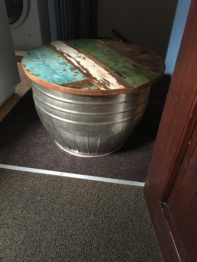 Industriële mango houten ronde tafel met metalen onderkant, Huis en Inrichting, Tafels | Bijzettafels, Ophalen, Minder dan 45 cm