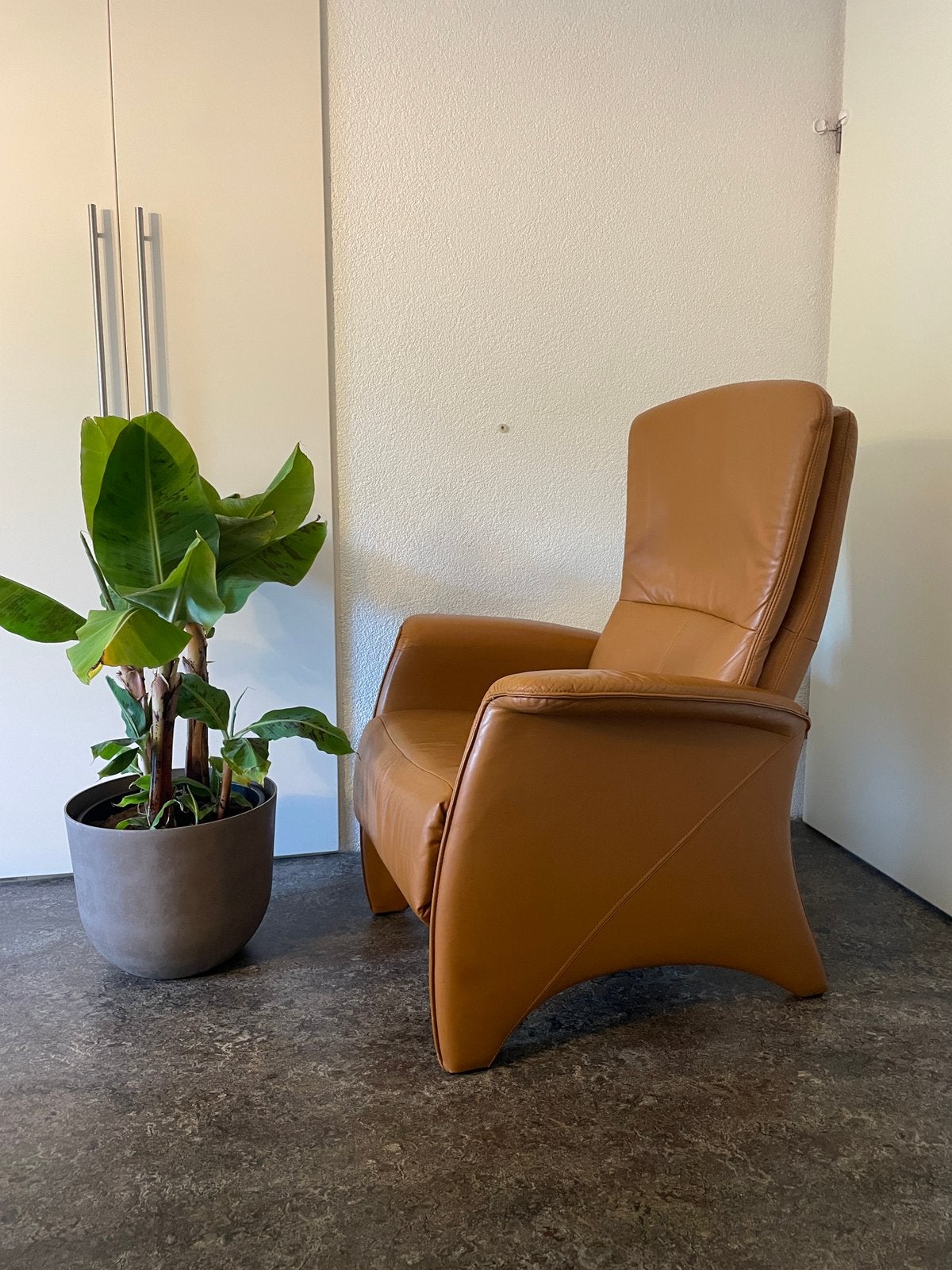 Fauteuil stoel relax leer hoge rugleuning bruin cognac, Ophalen, Zo goed als nieuw, Minder dan 75 cm, 50 tot 75 cm