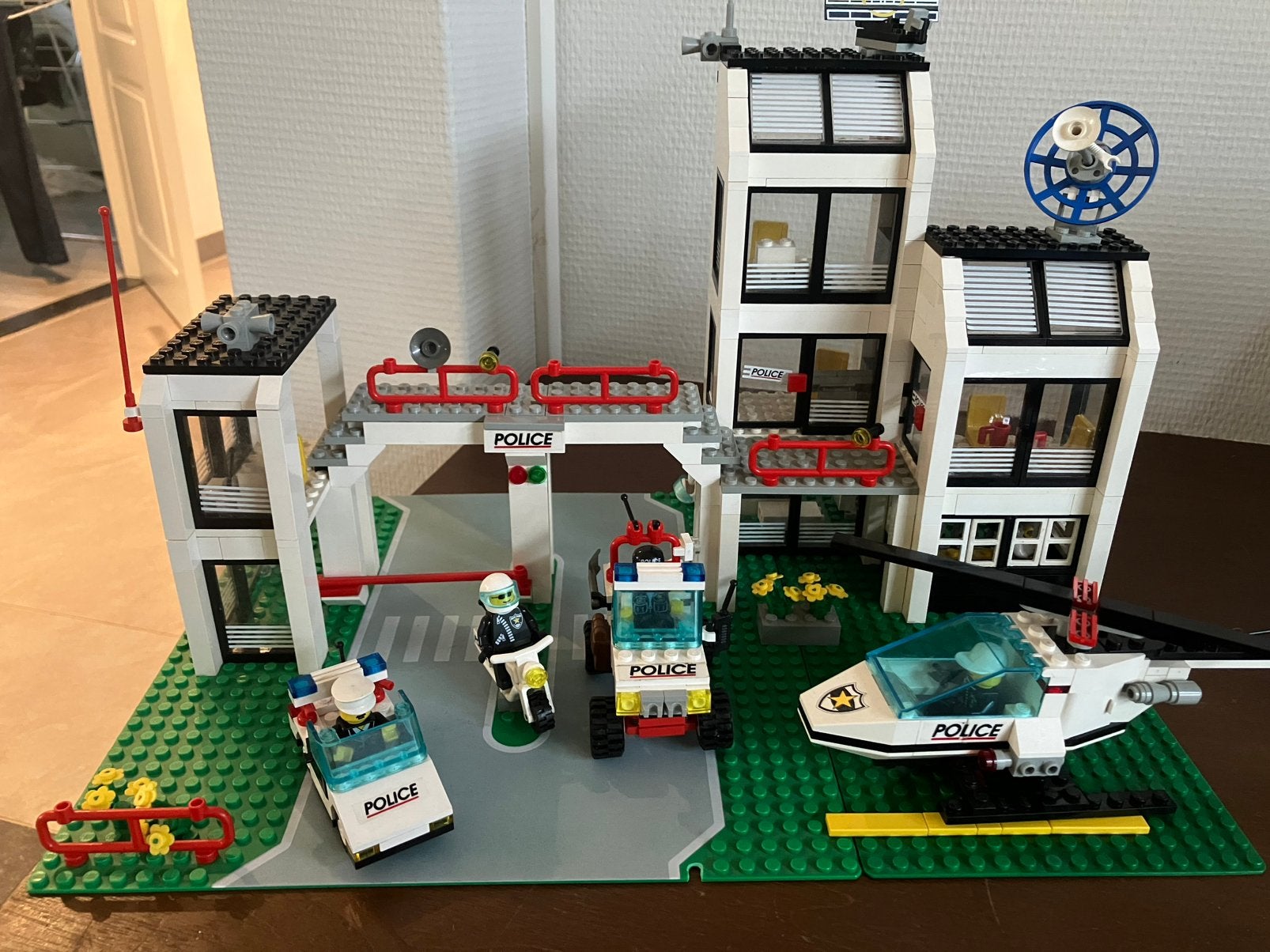 Lego politie bureau 6398, Kinderen en Baby's, Speelgoed | Duplo en Lego, Ophalen of Verzenden