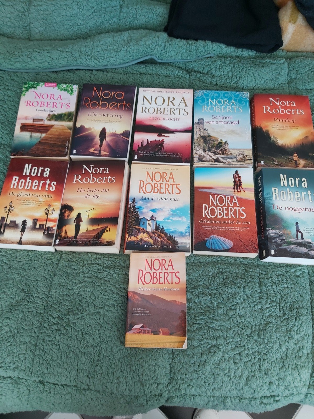 10 X NORA ROBERTS + 1 EXTRA, Ophalen of Verzenden, Zo goed als nieuw