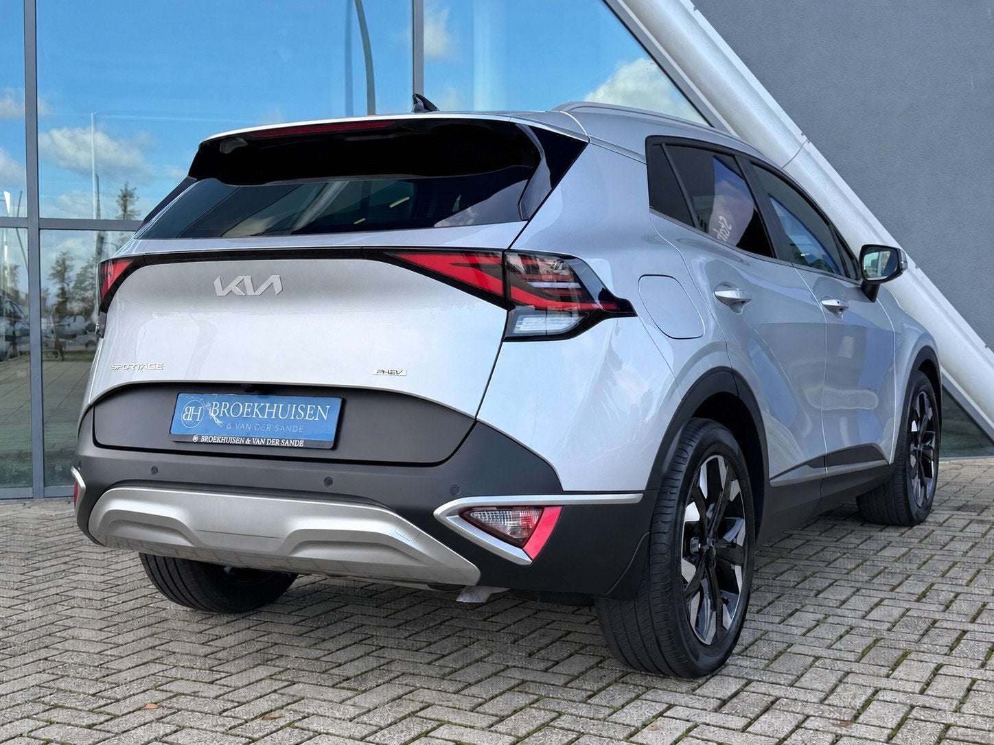 Kia Sportage 1.6 T-GDi Plug-in Hybrid AWD DynamicPlusLine 26, Automaat, Dealer onderhouden, Gebruikt, Zwart