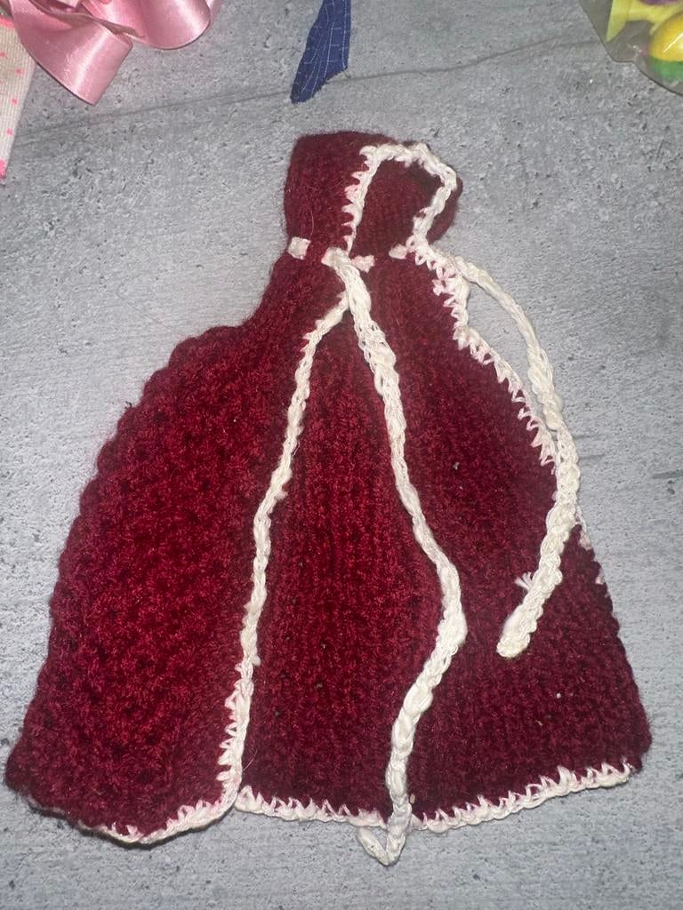 648 Barbie Poncho - Handgemaakt Rood met Wit Detail, Ophalen of Verzenden, Zo goed als nieuw