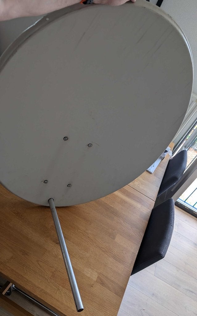Sateliet schotel 88cm inclusief kabels, montagebeugel en LNB
