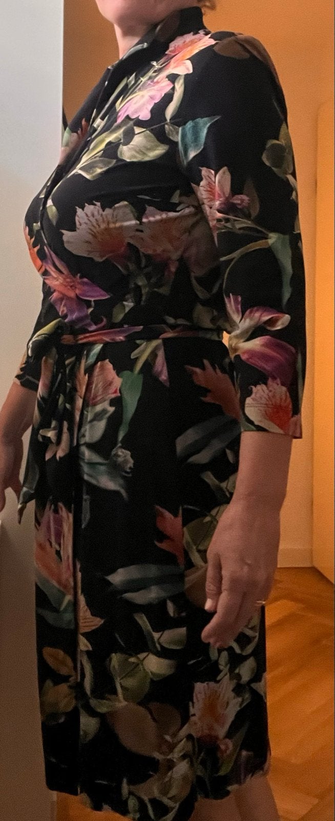 La Dress wikkeljurk met bloemenprint - Maat XL, Kleding | Dames, Ophalen of Verzenden, Gedragen, Maat 46/48 (XL) of groter, Meerkleurig