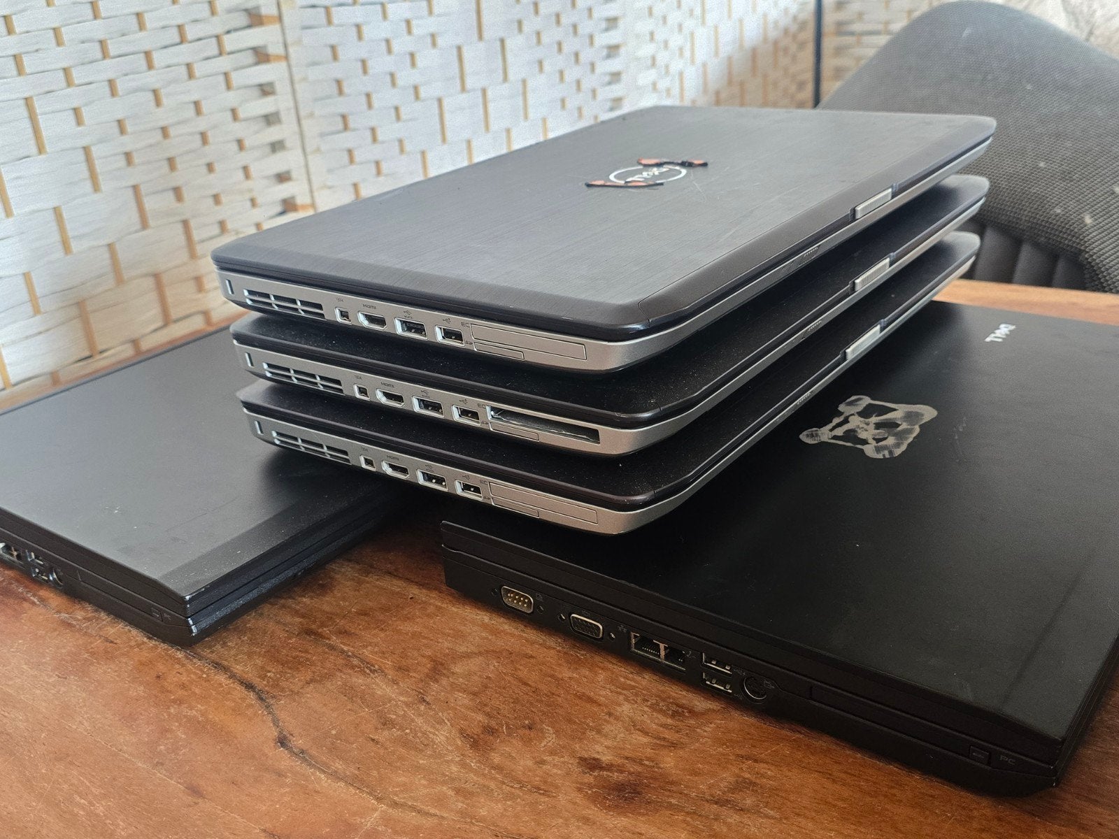 Kleine partij Laptops - defect / incompleet - bij een take a, Computers en Software, Ophalen of Verzenden