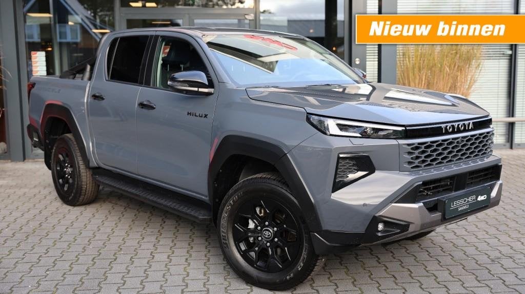 Toyota HILUX 2.8 D-4D DUBBEL CABIN 48V HYBRIDE INVINCIBLE A/, Automaat, 4 cilinders, Met garantie (alle), Leder