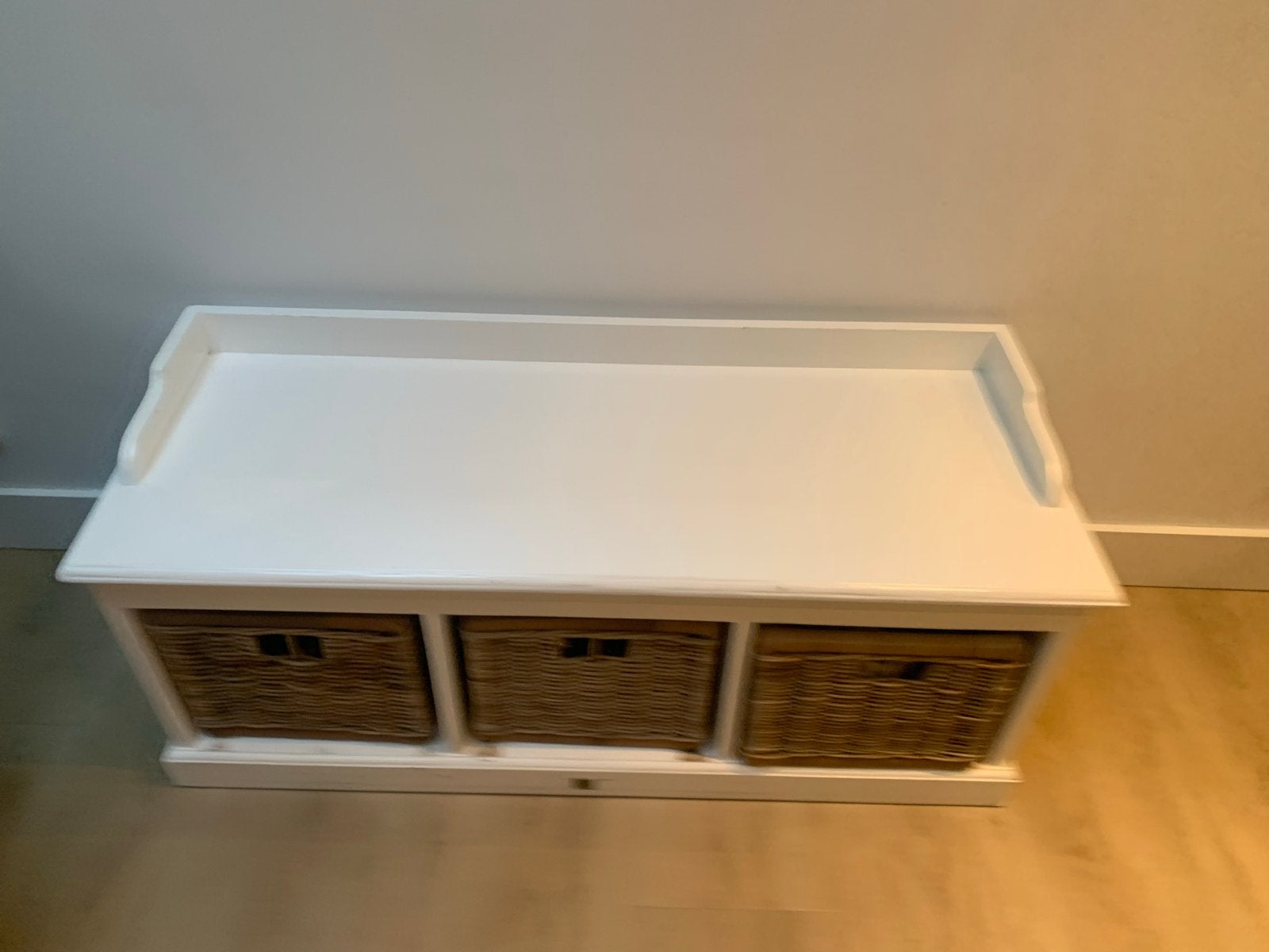 Schoenenbankje Rivièra Maison met 3 rieten mandjes, Ophalen, Gebruikt, Riviera maison, Wit