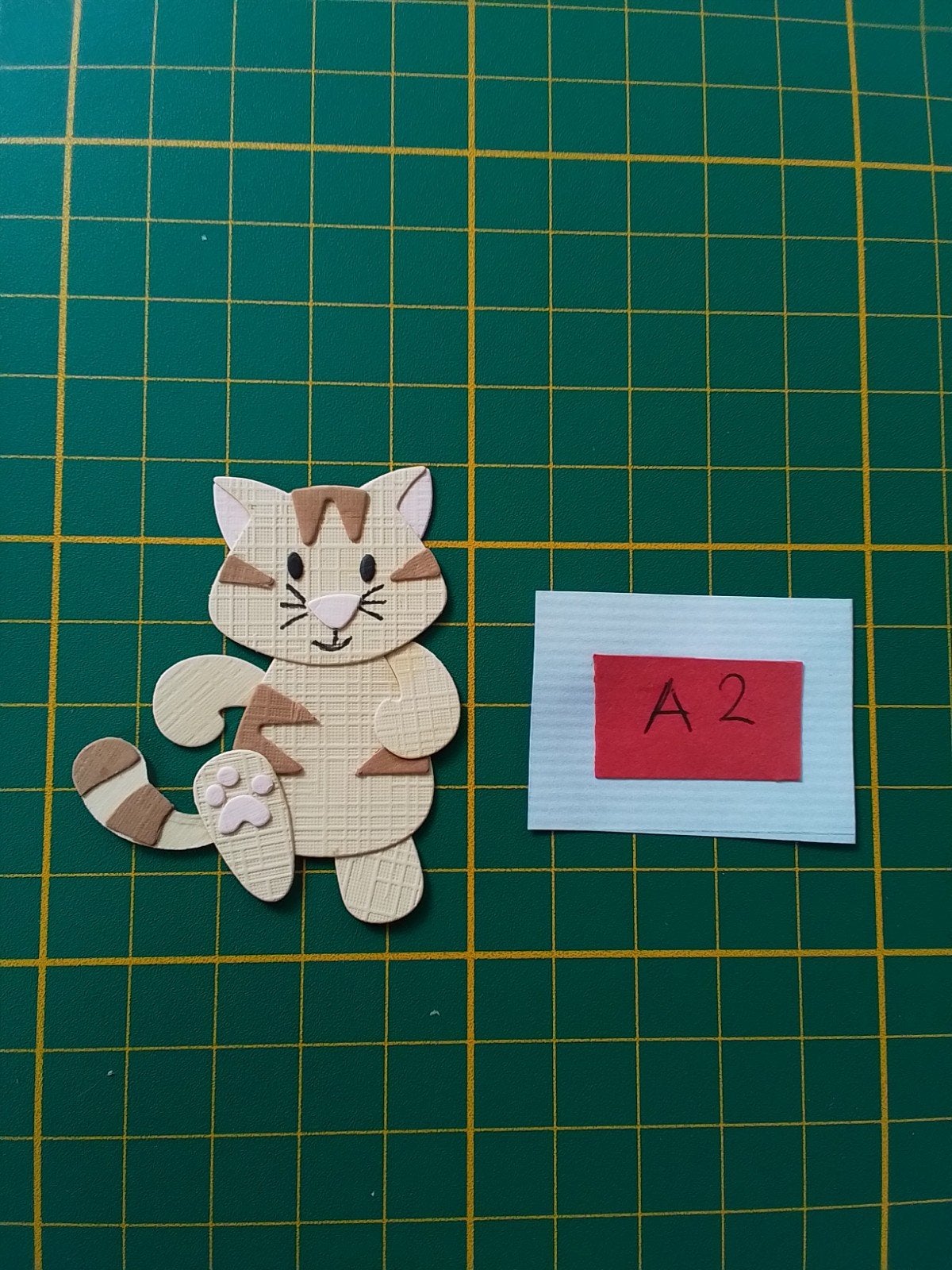 A2 Stansjes beige tijger kat, Ophalen of Verzenden, Nieuw, Kerst, Overige typen