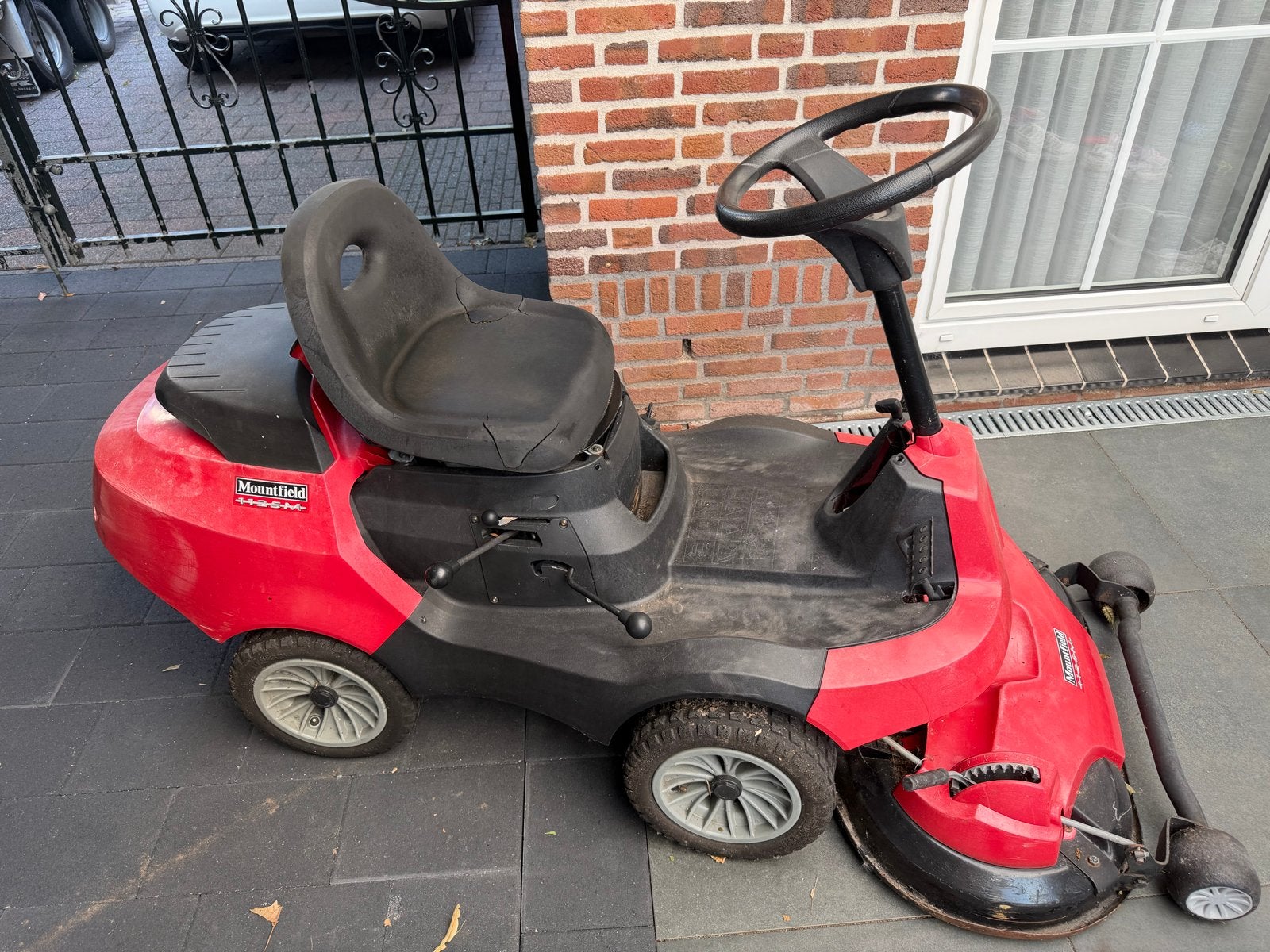 Mountfield 425M zitmaaier - grasmaaier zie advertentie, Ophalen, Cirkelmaaier, Gebruikt, Versnellingen