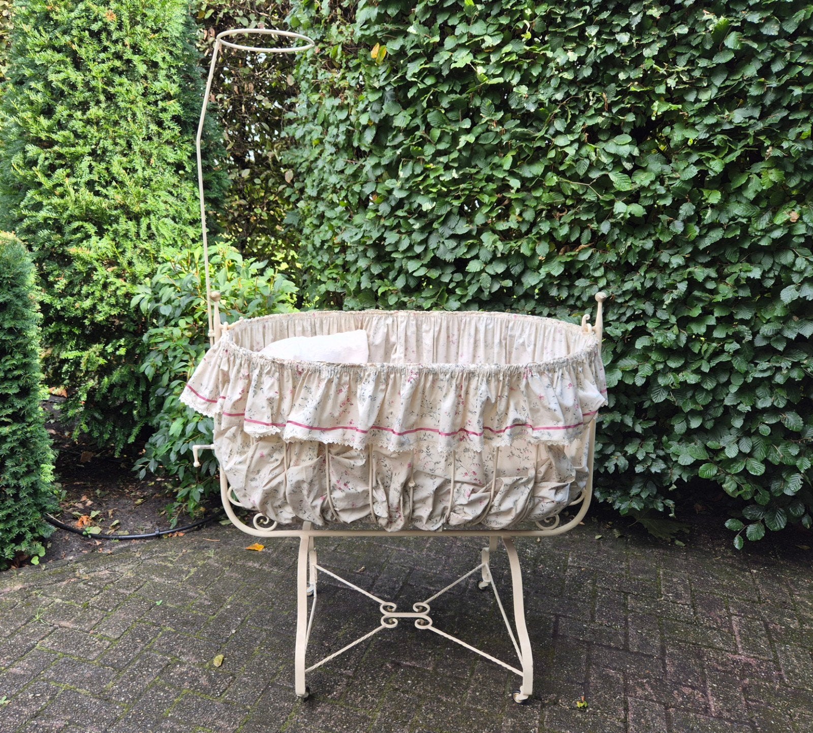 Vintage smeedijzeren wieg met hemelstandaard en Matras, Kinderen en Baby's, Babywiegjes en Ledikanten, Ophalen, Wieg