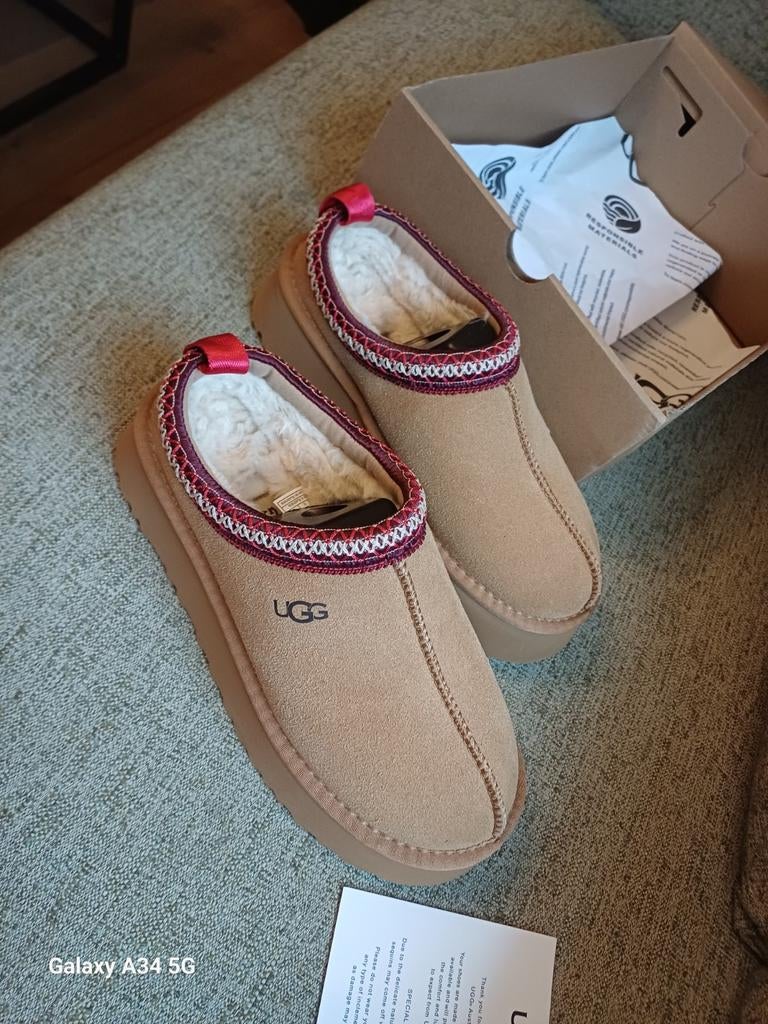 Nieuwe Ugg sloffen maat 39 - Helaas te klein gekocht, Ugg, Ophalen of Verzenden, Nieuw, Pantoffels of Sloffen
