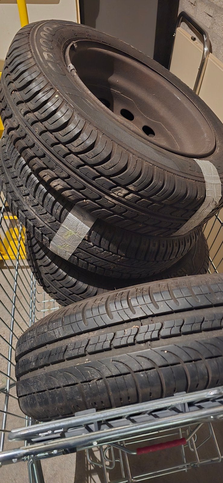 4 extra banden te koop voor Citroën Saxo, Ophalen, Zo goed als nieuw