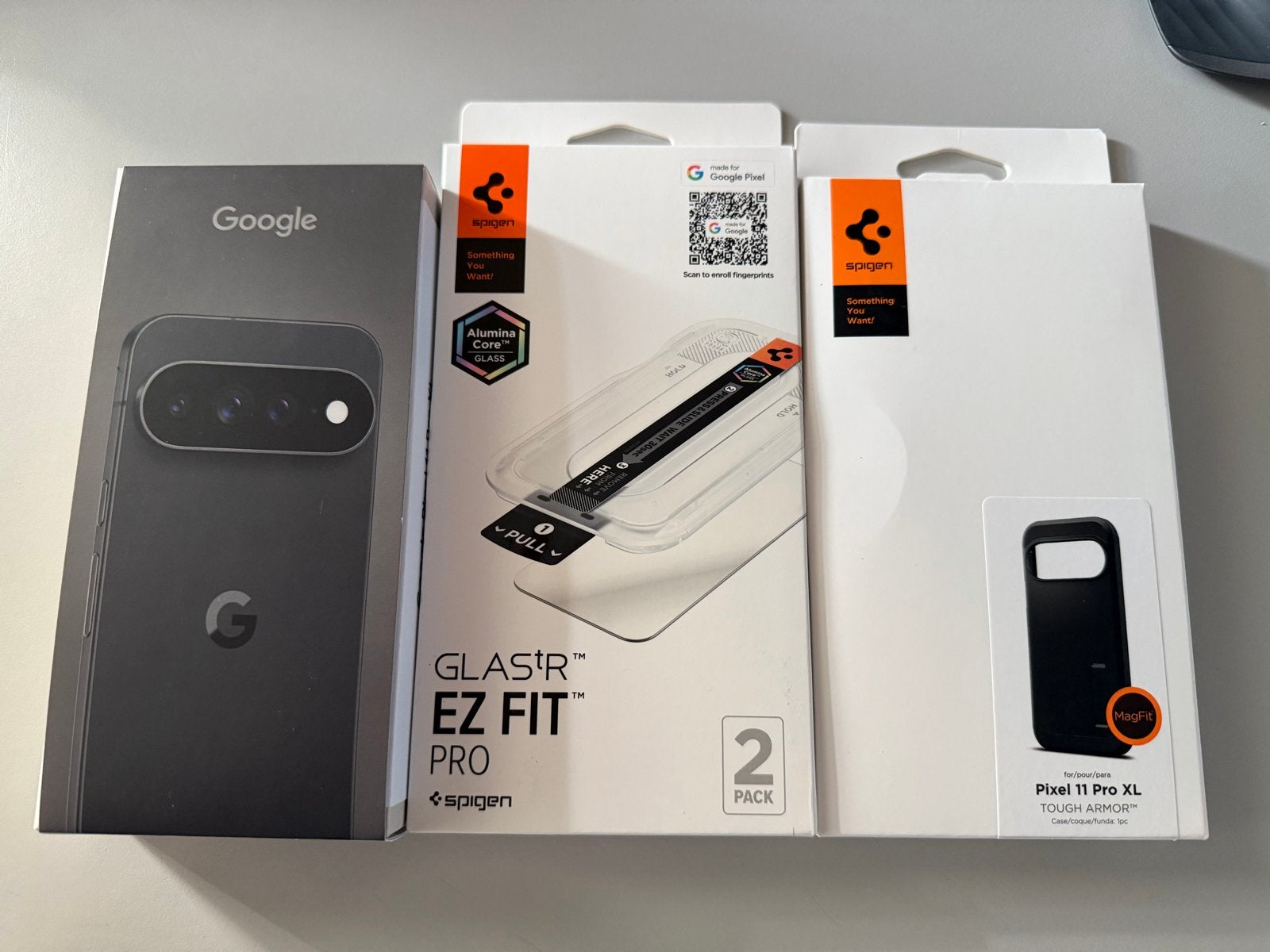Google Pixel 11 Pro XL 256GB Obsidian + Spigen accessoires