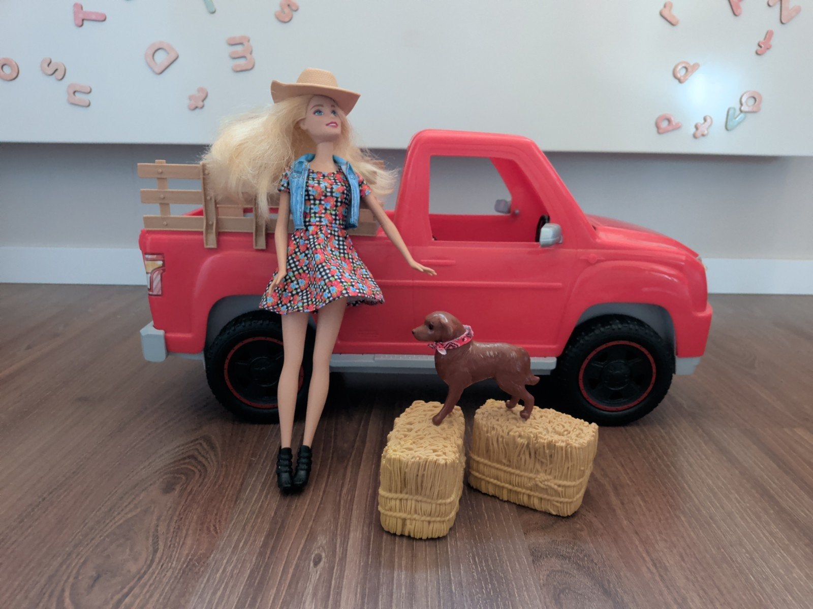 Barbie met pick-up truck, hond en hooibalen, Ophalen, Gebruikt, Barbie