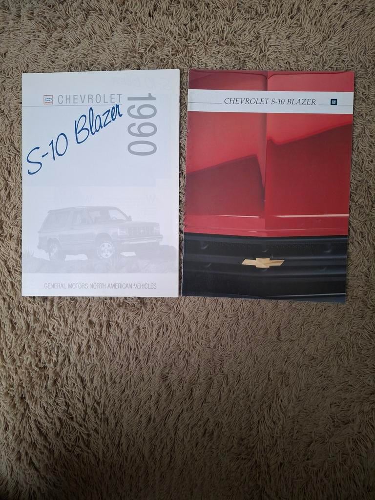 2x autofolder Chevrolet S-10 Blazer, Verzenden, Zo goed als nieuw, Chevrolet