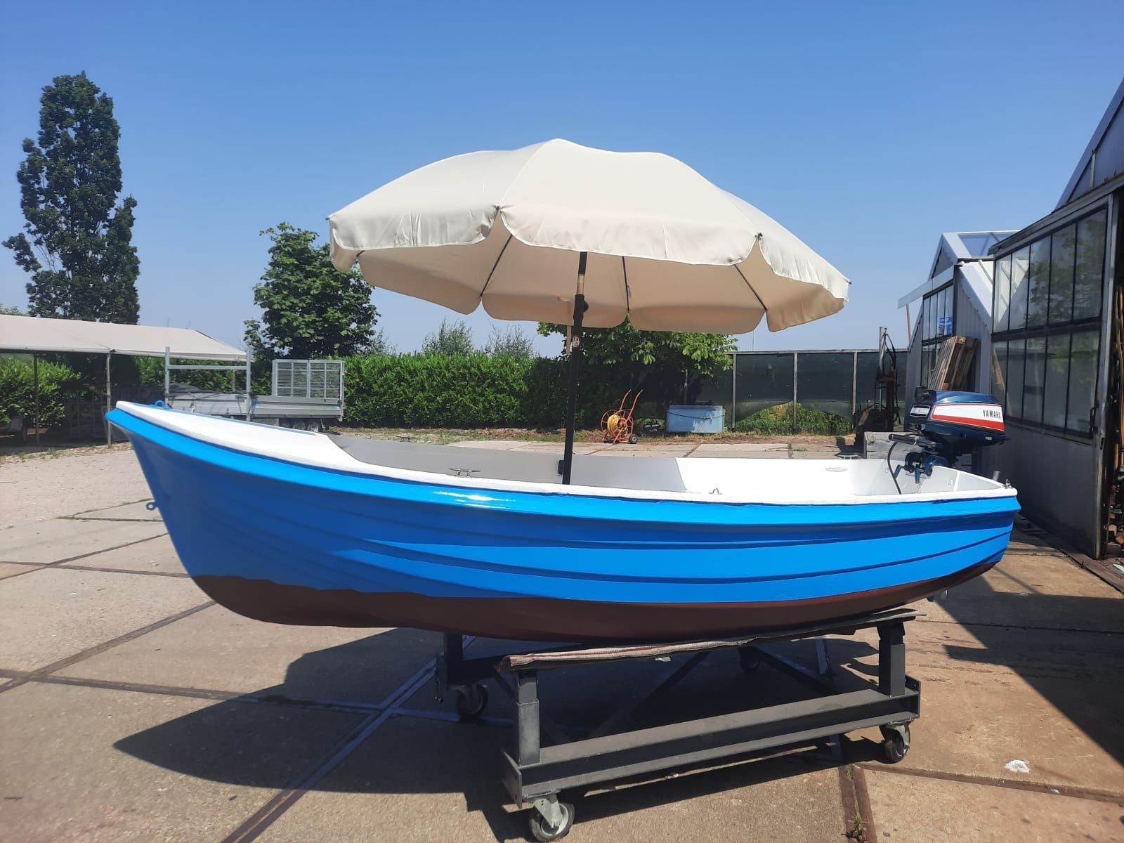 Polyester sloep overnaads 3,40m lang met 5pk yamaha bb motor, Ophalen