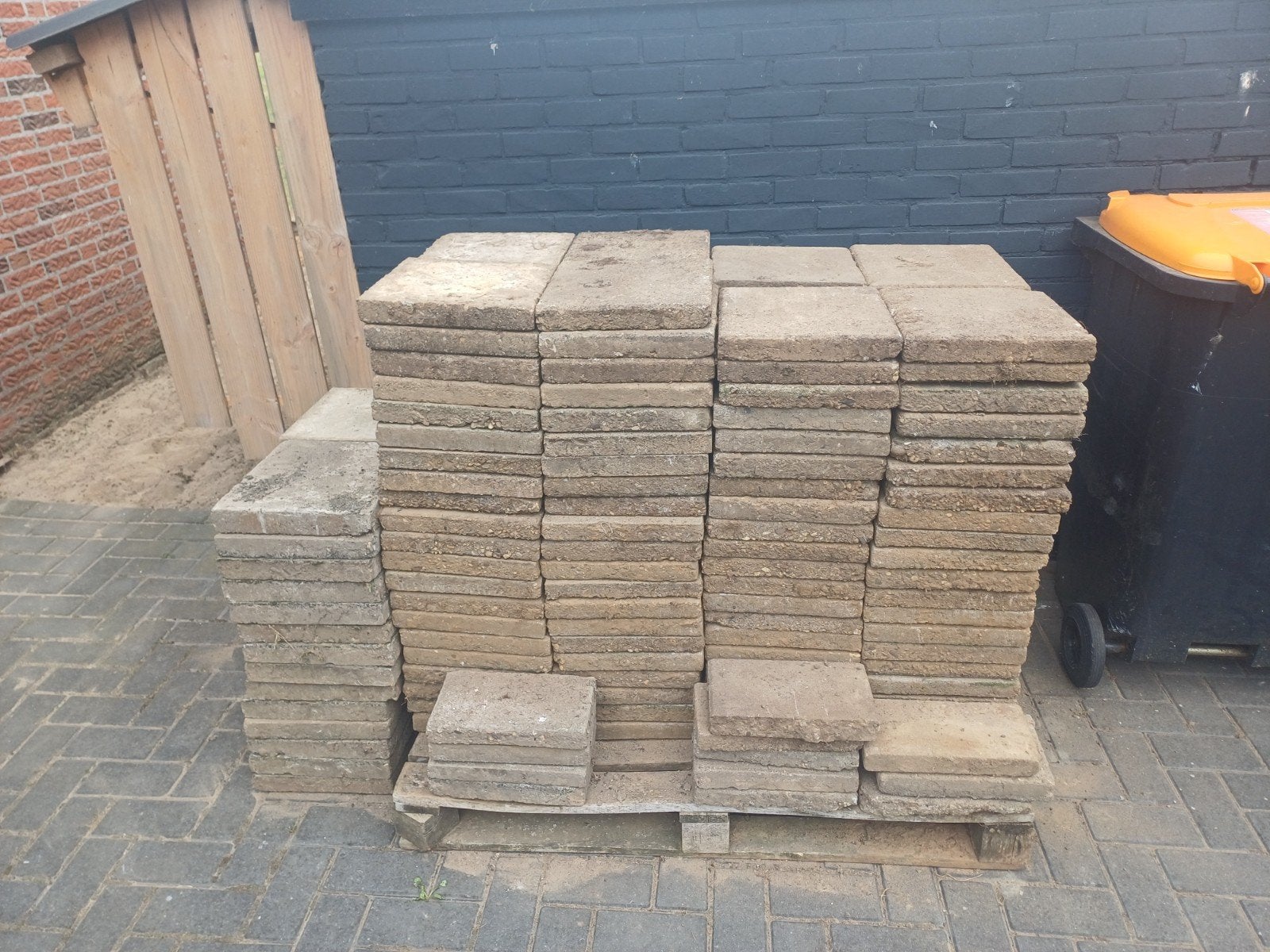 Gratis stoeptegels trottoir tegels, Ophalen, Gebruikt, Beton, Terrastegels