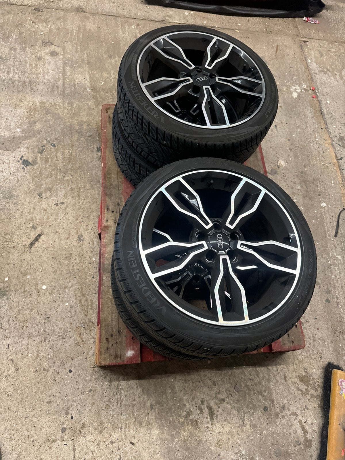 Audi A1 velgen met Vredestein winterbanden, Banden en Velgen, 17 inch, Gebruikt, 215 mm