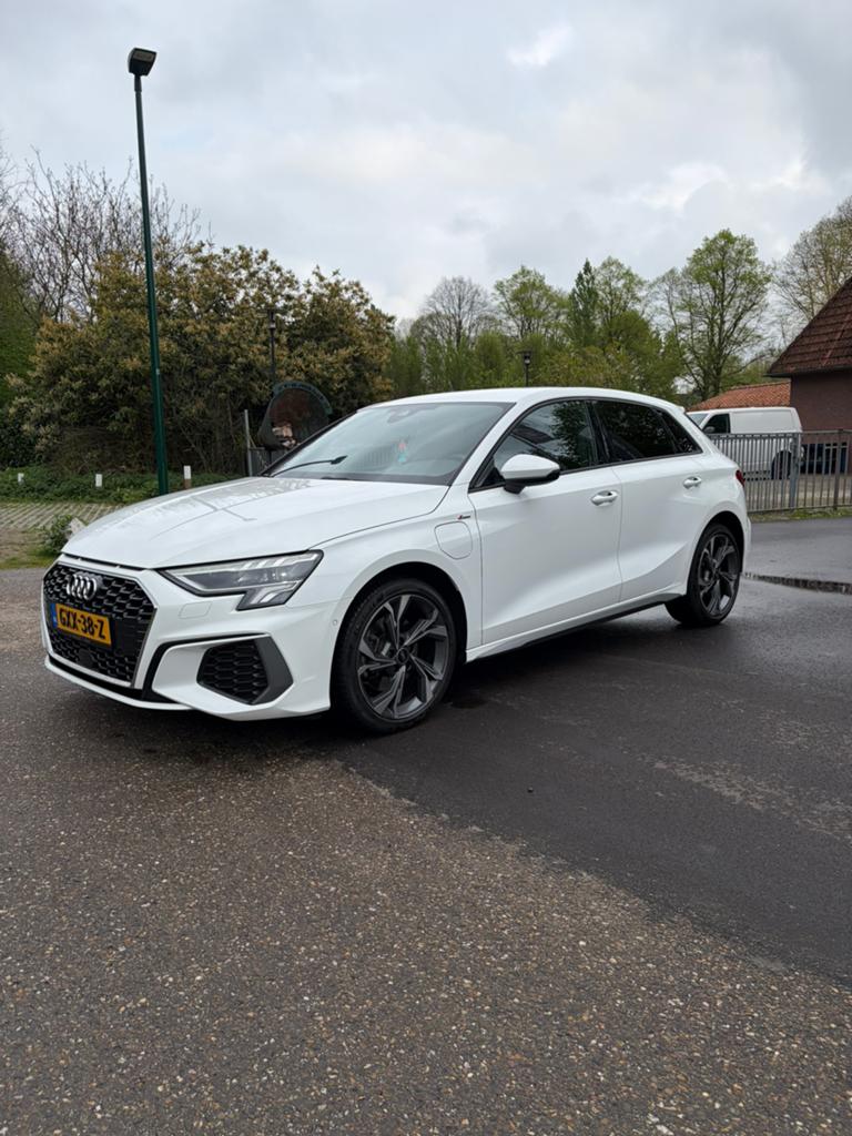 Audi A3 40 Tfsi e 204pk S line 2021 Wit Matrix Led / Sfeer, Auto's, Audi, 4 cilinders, 1535 kg, Wit, Plug-in hybride