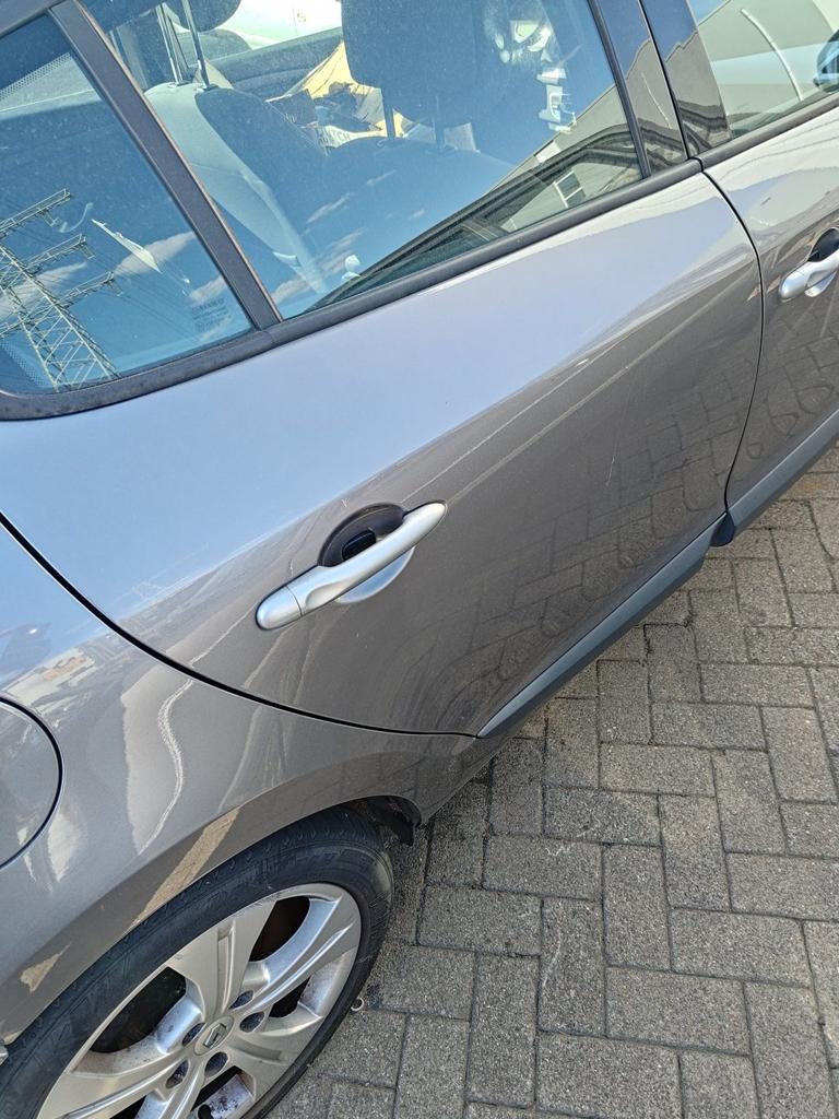Portier bumper deur klep Megane III 3 Grijs TEKNG, Auto-onderdelen, Gebruikt, -, -, Ophalen of Verzenden